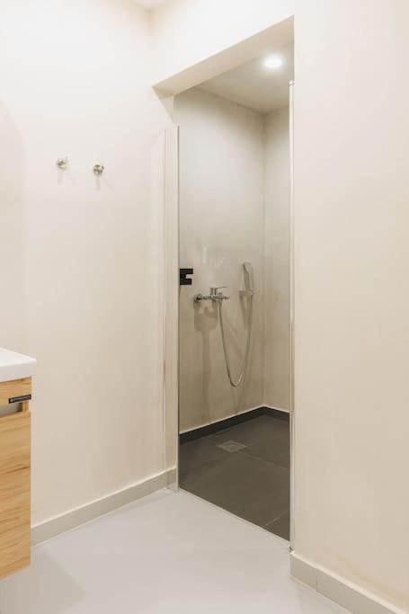 Modern Hiding Place In The Heart Of אתונה מראה חיצוני תמונה